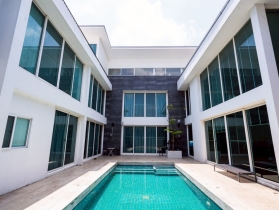 ขายบ้านเดี่ยวระดับลักชัวรี พร้อมสระว่ายน้ำส่วนตัว | เมืองแก้ว บาง